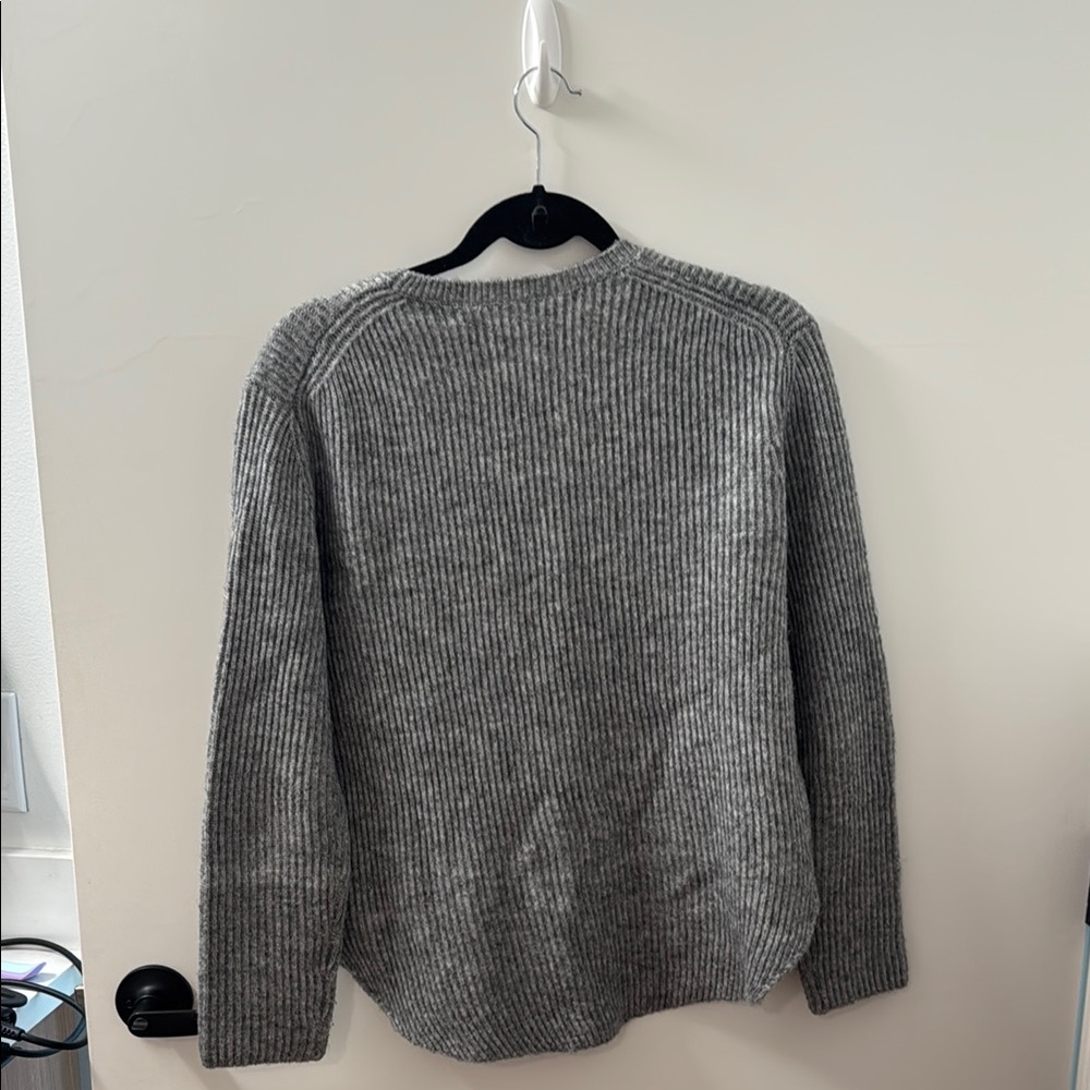 Cozy Gray Ribbed Sweater - Picture 3 of 3